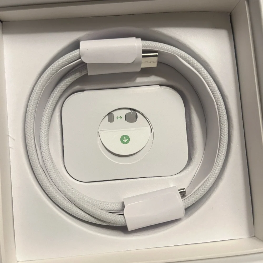 Apple White Wireless Earbuds